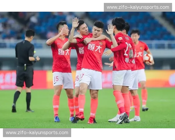 绝代双骄的绿茵回响：天津泰达与广州恒大的恩怨情仇